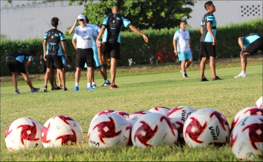 Twitter: @cancun_fc