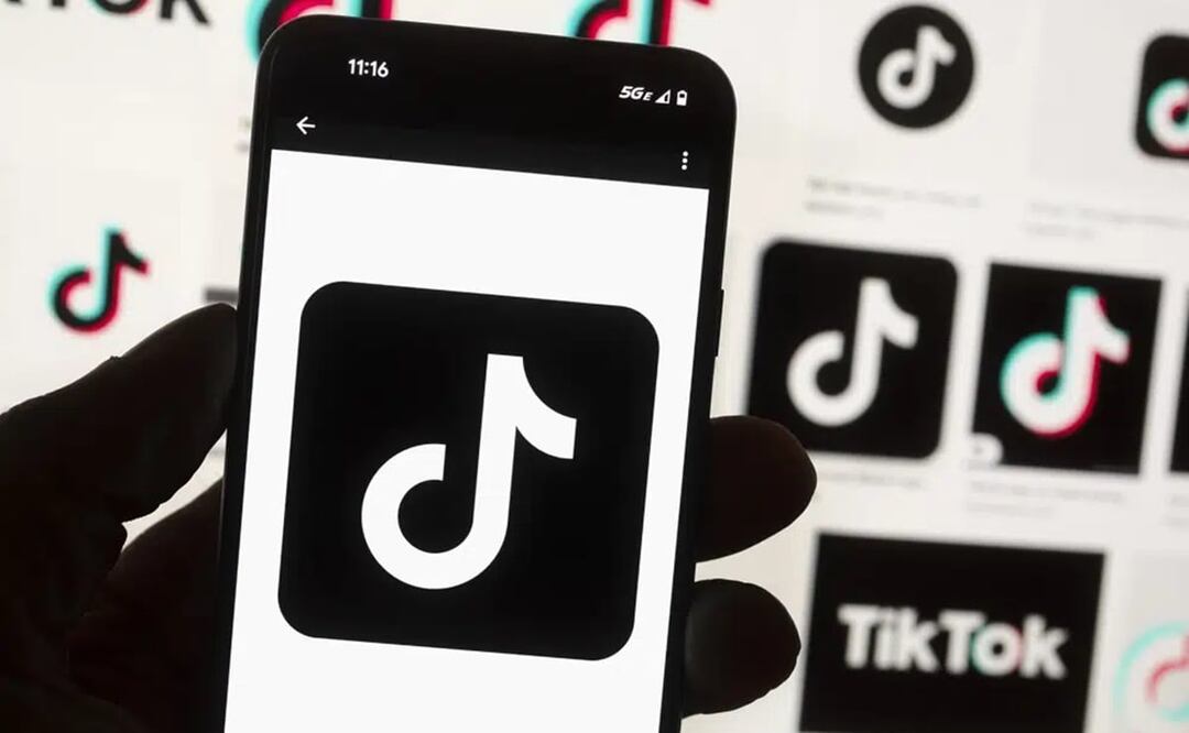 El logotipo de TikTok se ve en un teléfono celular en Boston. Foto: AP