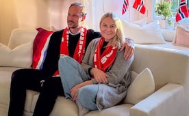 Princesa Mette-Marit reaparece tras trasplante de pulmón; celebra victoria de selección de Noruega