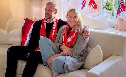 Princesa Mette-Marit reaparece tras trasplante de pulmón; celebra victoria de selección de Noruega