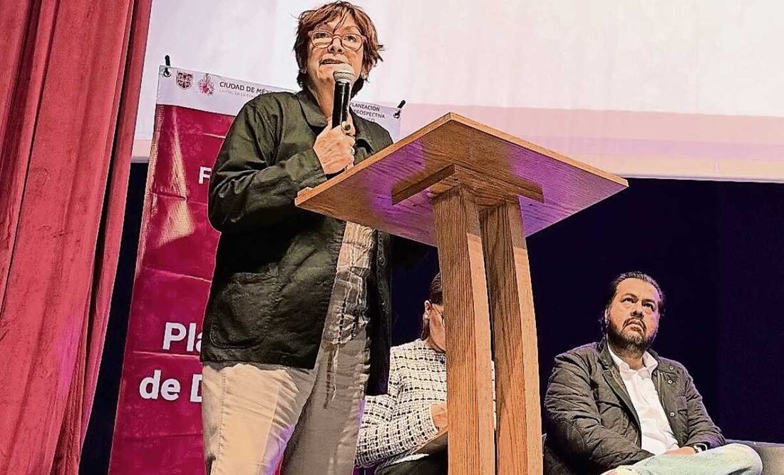 La directora del Instituto de Planeación, Patricia Ramírez, impulsa la consulta del PGD de la CDMX. Foto: Especial
