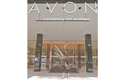 Virus y cubrebocas relegan a labiales y fragancias: Avon
