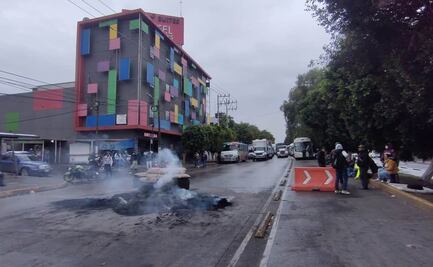 Bloqueo en vía López Portillo cumple más de 14 horas, exigen detención de profesor por abuso sexual de dos menores