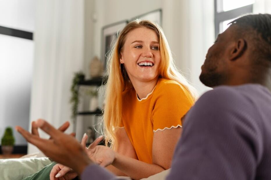 Personas con inteligencia emocional al hablar. Fuente: Freepik