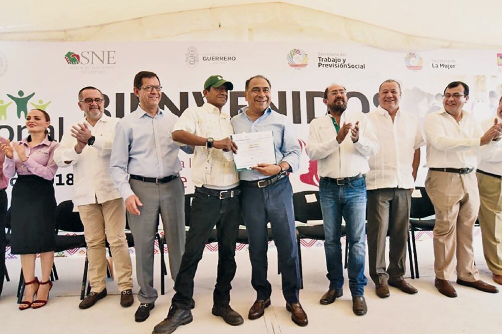 En la feria del empleo en Acapulco se informó que en la administración del presidente Enrique Peña Nieto se han generado más de 4 millones de plazas