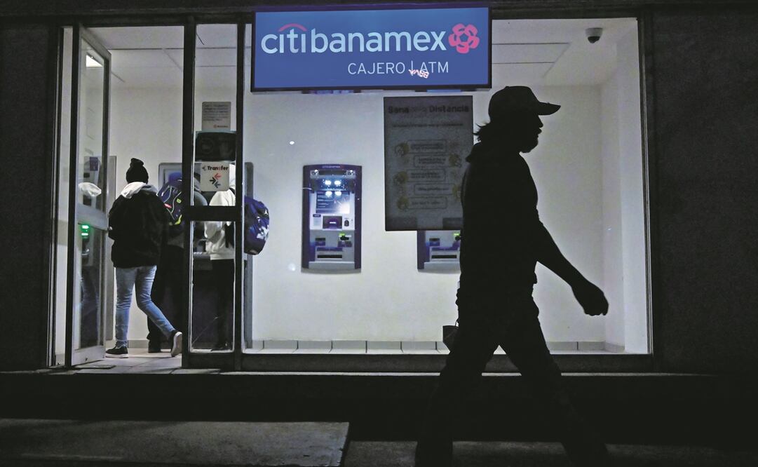 Autoridades fiscales mexicanas afirmaron que por la venta de Banamex se revisan los acuerdos de doble tributación con Estados Unidos, pero estiman que el ISR generado se quede en el país. Foto: ARCHIVO EL UNIVERSAL