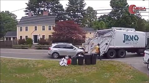 Conductor distraído se estrella contra camión de basura