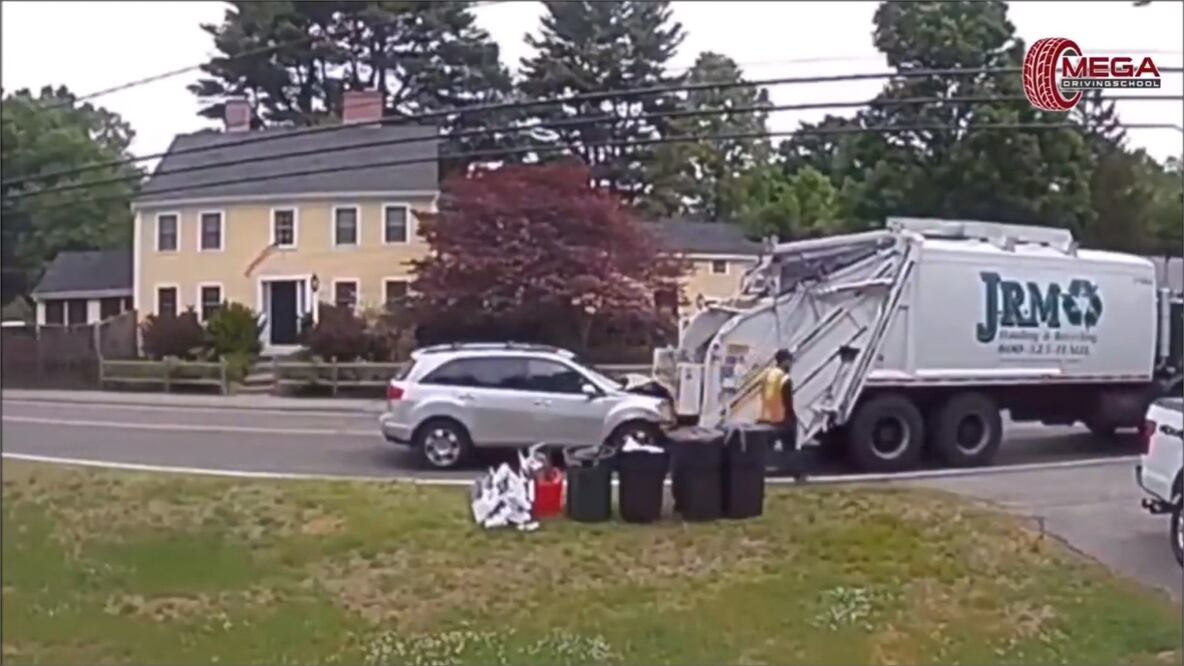Conductor distraído se estrella contra camión de basura