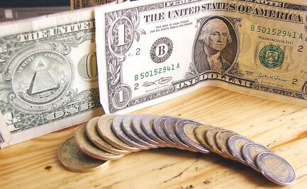 El peso amplía ganancias frente al dólar tras decisión de Banxico de mantener tasa