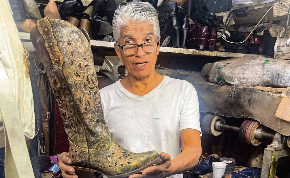 A su negocio acuden clientes de diferentes colonias y municipios, hasta artistas que buscan arreglos especiales, como la reparación de calzado de pieles exóticas. Foto: Xóchitl Álvarez / EL UNIVERSAL