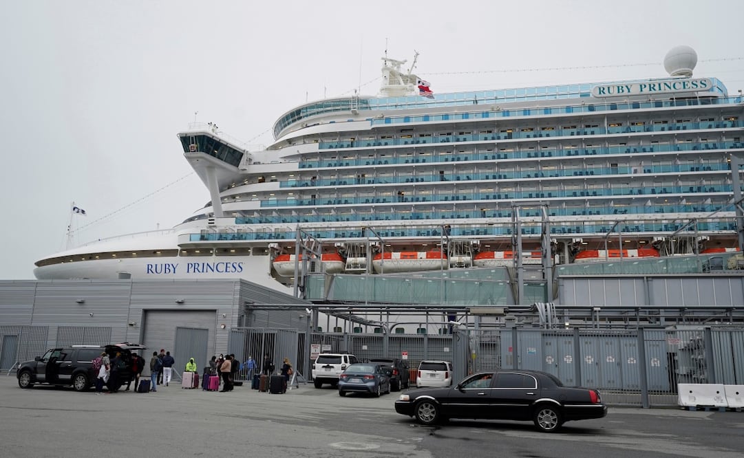 El Ruby Princess, barco con el supuesto brote de norovirus, atracado en San Francisco (02/07/2026). Foto: AP