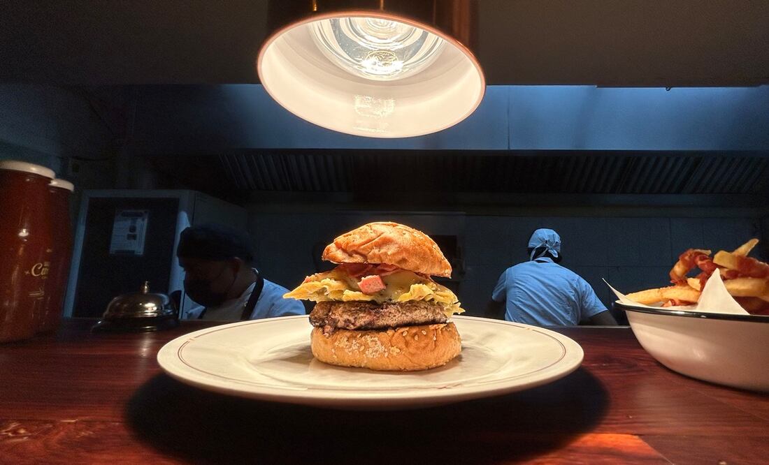 La hamburguesa especial de octubre fue una colaboración entre Butcher & Sons y Klein's. Foto: Alan Nájera / El Universal