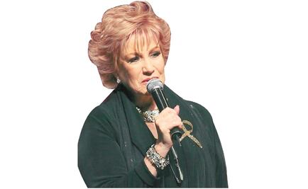 Dan otra oportunidad a Maxine