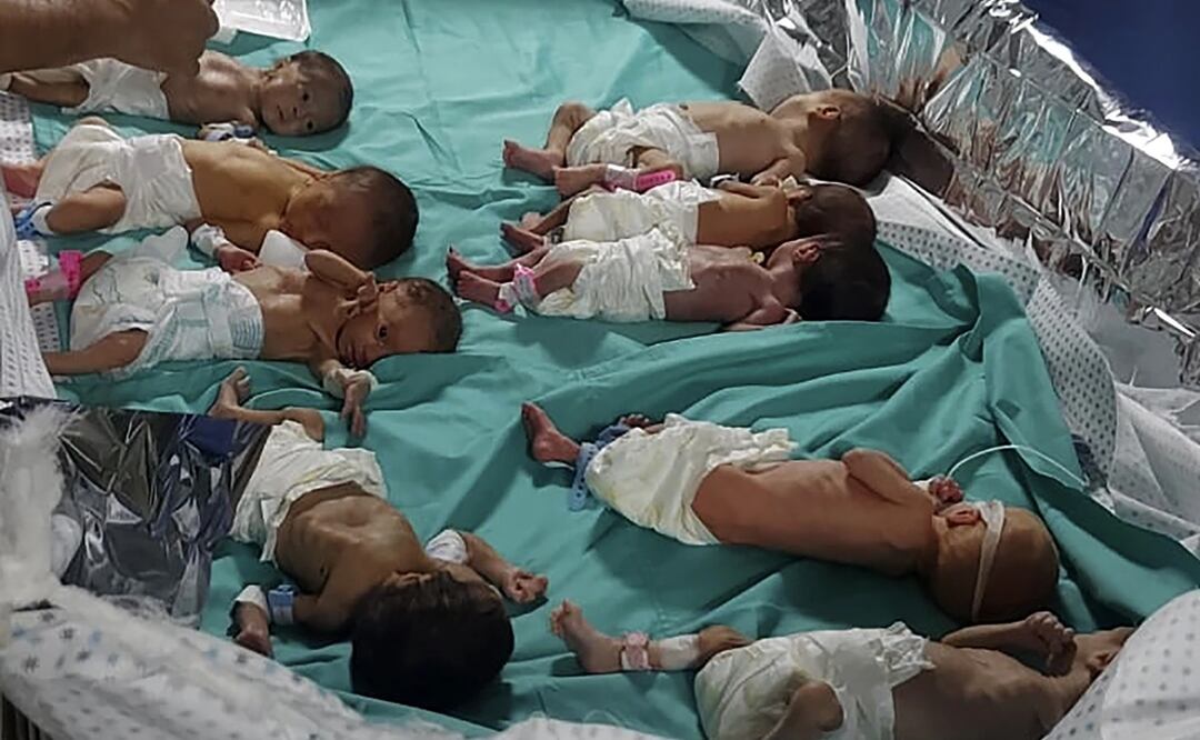 En esta imagen, distribuida por el doctor Marawan Abu Saada, muestra a bebés prematuros nacidos en el hospital de Shifa, en la Ciudad de gaza. Foto: AP