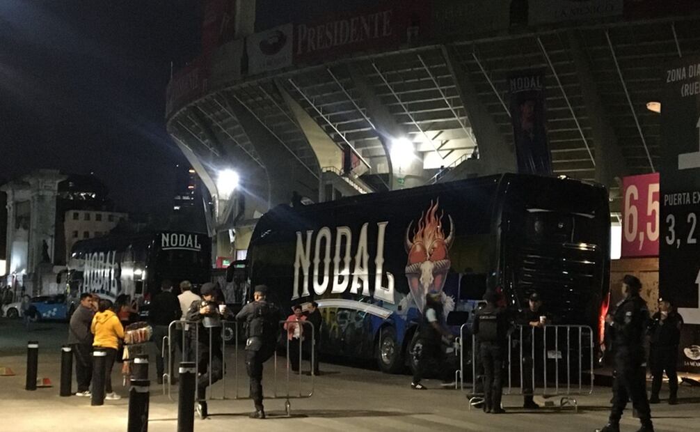 Fanáticos se reúnen en la Monumental Plaza de Toros México para el concierto de Christian Nodal. Foto: César Huerta/EL UNIVERSAL.