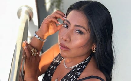 Yalitza Aparicio lleva sudadera y chamarra de mezclilla con estilo