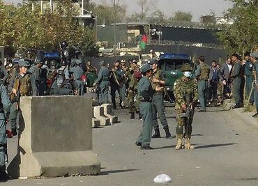 Al menos 24 muertos tras doble atentado suicida en Afganistán