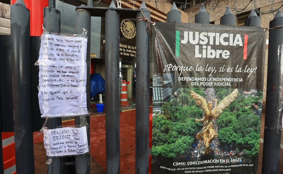 Morena exigió justicia para el pueblo y se pronunciaron a favor de la iniciativa de reforma del Poder Judicial que envió el presidente de la República al Congreso de la Unión. Foto: Berenice Fregoso / EL UNIVERSAL
