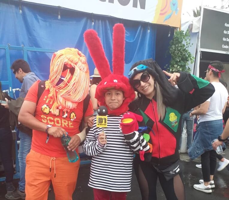 Los disfraces estuvieron a la orden del día para ver a los de 31 Minutos. Foto: Elizabeth Escobar