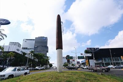 Devela Guadalajara escultura en honor a "periodistas y escritores caídos"