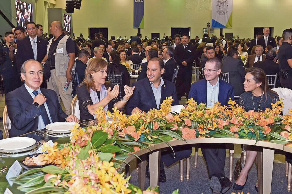 A la comida también se presentaron el ex presidente, Felipe Calderón y la ex candidata presidencial del PAN, Josefina Vázquez Mota (PAN)