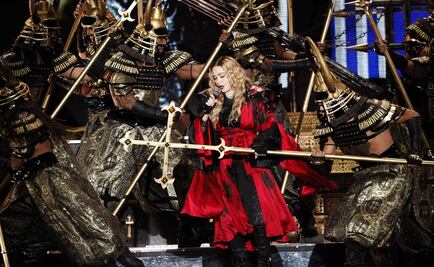 Madonna bebe, insulta y pide sexo en concierto