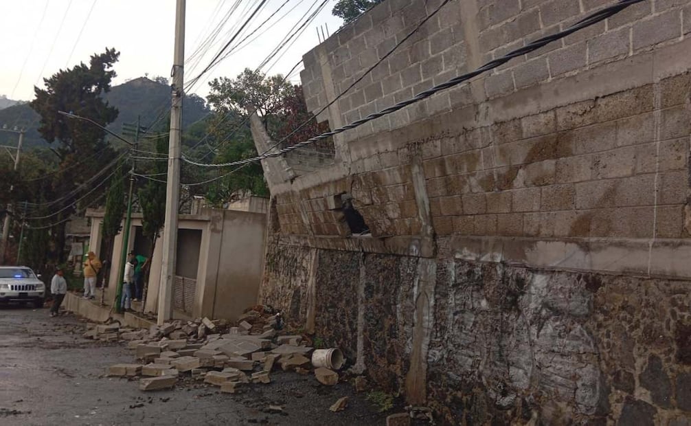 Lluvia y granizo provocan caída de árbol y afectaciones viales; movilidad resulta afectada en diversas zonas.
Foto: Juan Carlos Williams.