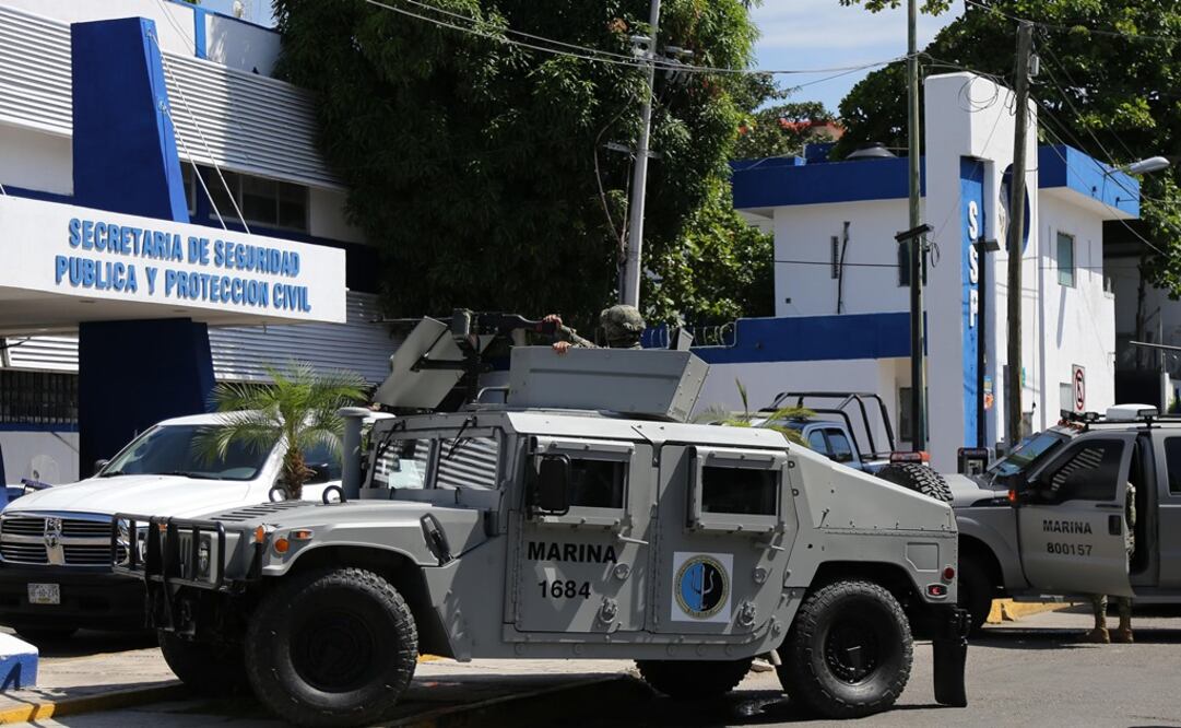 Un vehículo de la Secretaría de Marina estacionado frente a la Secretaría de Seguridad Pública en Guerrero. (Foto: Archivo / EL UNIVERSAL)
