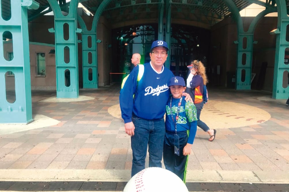 Hugo Carrillo quiso que su hijo Rodrigo gozara la Serie Mundial. (ARIEL VELÁZQUEZ. EL UNIVERSAL)