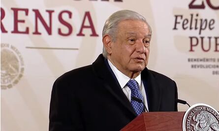 AMLO destaca contribución de la Marina en el desarrollo del país