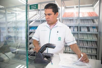 SHCP anunciará propuestas para surtir fármacos