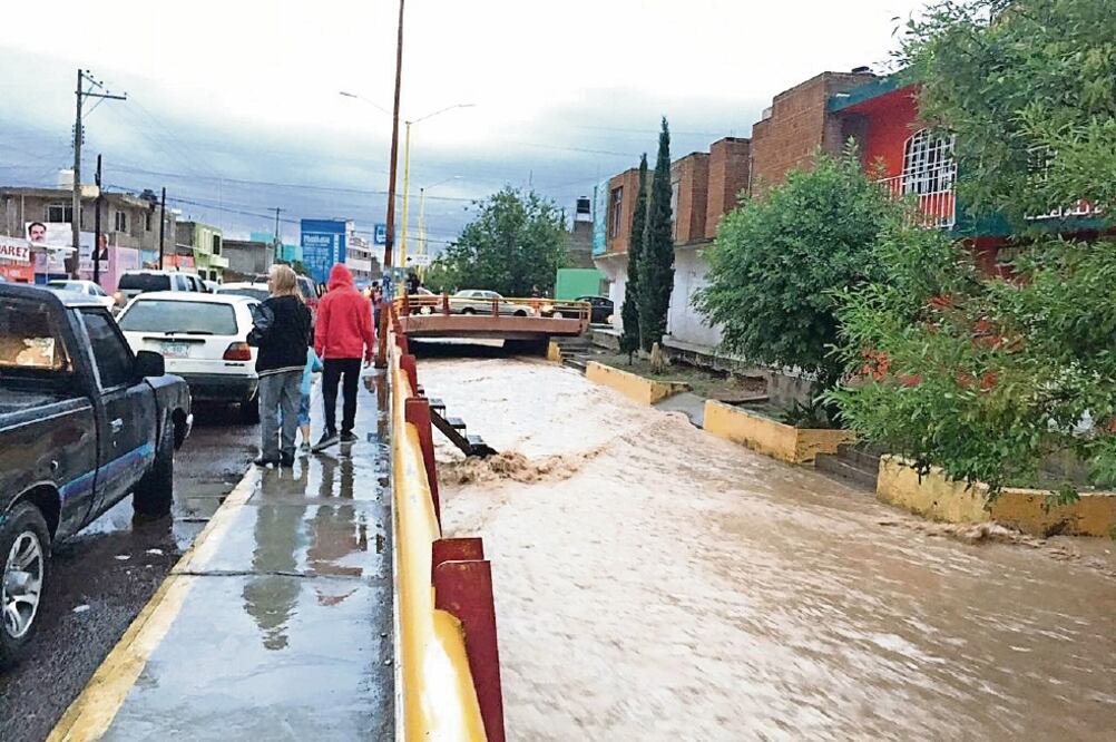 En Zacatecas, las tormentas ocasionaron los primeros encharcamientos serios en Villa González Ortega, Río Grande y Pánfilo Natera, debido a la falta de desazolves y escurrimientos de cauces naturales (FOTOS: ESPECIAL)