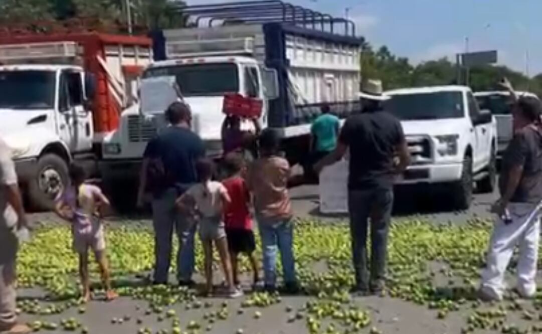 Productores de Limón de Apatzingán tiran decenas de kilos de limón en protesta (14/10/2025). Foto: Especial/ captura de pantalla