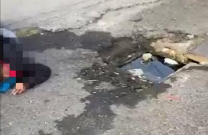 Mujer cae a coladera al intentar huir de un asalto en la Morelos