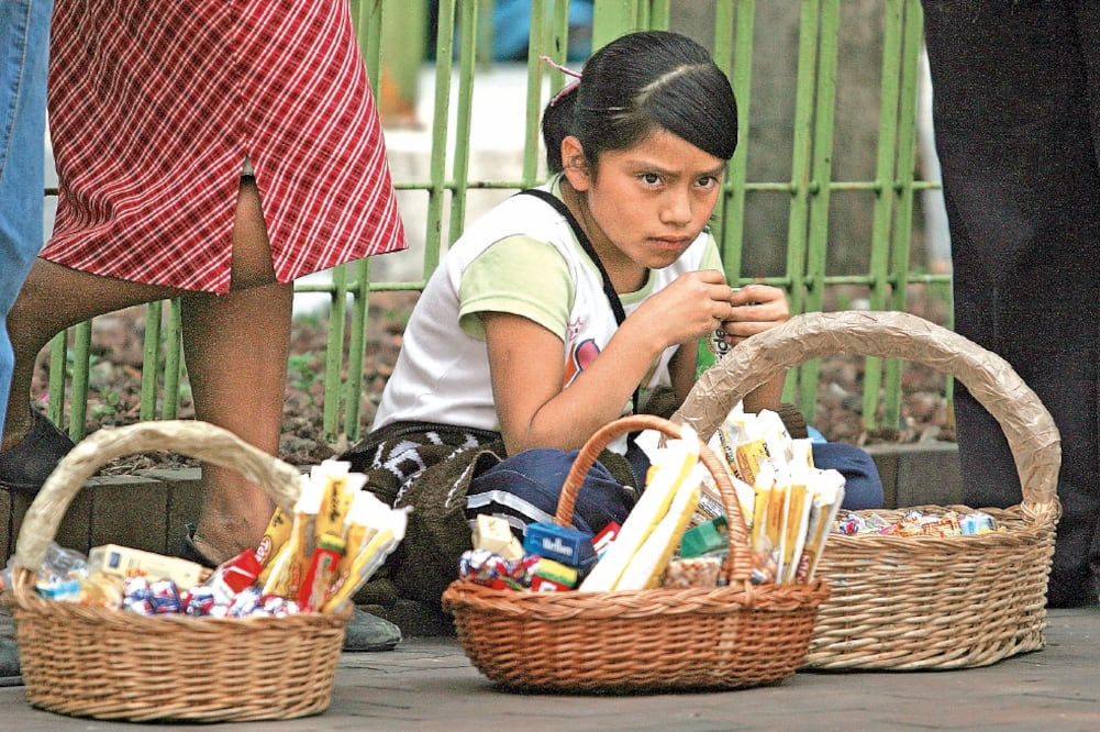 La explotación infantil se debe inhibir para salvaguardar a los menores de los riesgos que pueden ocurrir en la vía pública, dijeron legisladores (ARCHIVO EL UNIVERSAL)