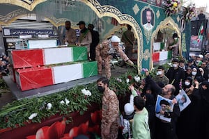 Irán anuncia juicios rápidos y ejecuciones para detenidos en protestas; muertos superan los 2 mil 500