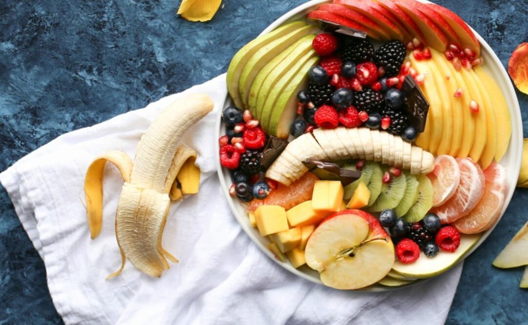 Las frutas ricas en agua y con vitamina B, son la mejor opción. (Foto: Unsplash)