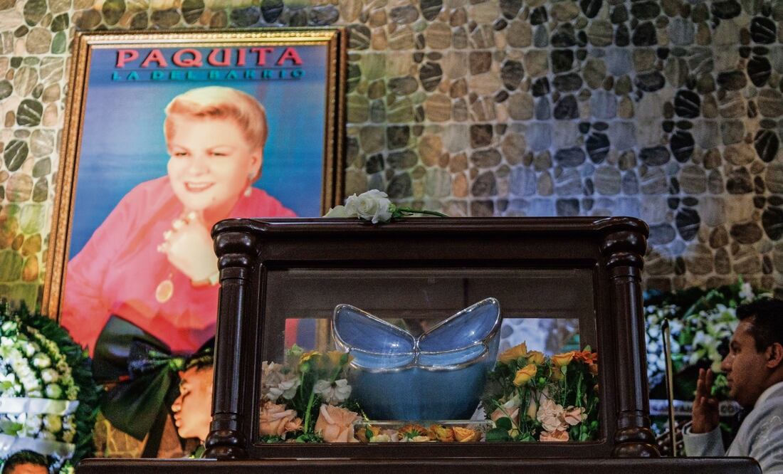 Las cenizas fueron expuestas en el Salón Casa Paquita, donde cientos se reunieron para despedirla con cariño. Foto: Yaretzy M. Osnaya / EL UNIVERSAL