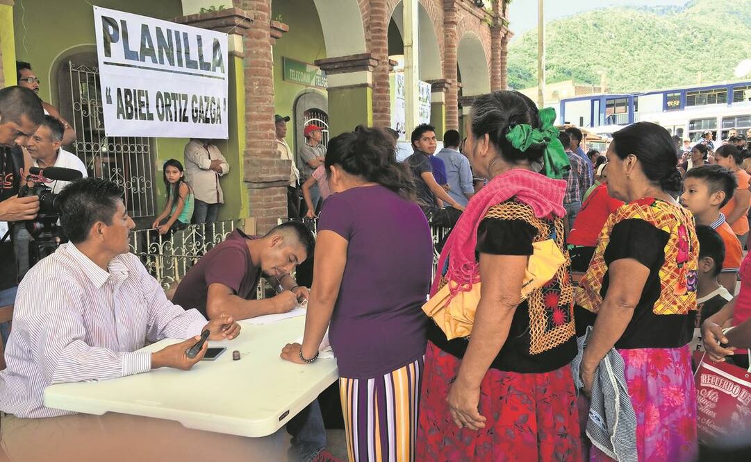 Mujeres votan. Foto: Roselia Chaca/EL UNIVERSAL