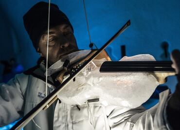 Orquesta "de hielo" da conciertos en un iglú de los Alpes italianos