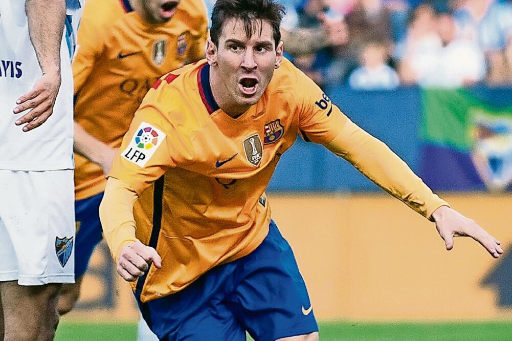 Lionel Messi salva a los blaugrana con una anotación de tijera (DANIEL TEJEDOR. AP)