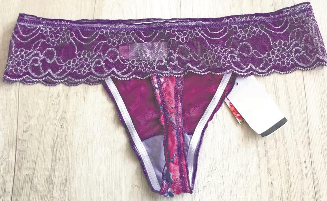 Protestan con tangas en Irlanda