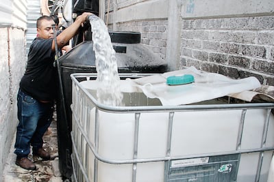 Vecinos de Iztapalapa se enfrentan por agua