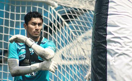 Portero suplente del Puebla pide confianza tras expulsión de Vikonis