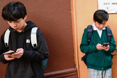 SEP alista restricciones a celulares en escuelas; resalta el ABC de las emociones, estrategia de salud mental