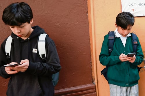 SEP alista restricciones a celulares en escuelas; resalta el ABC de las emociones, estrategia de salud mental