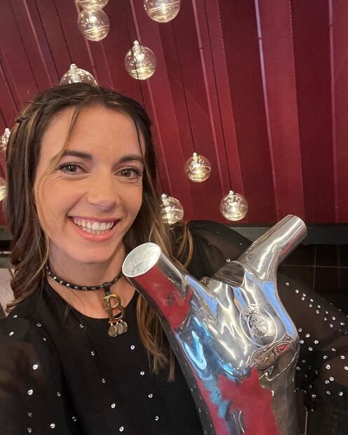 Aitana Bonmatí, tras ser reconocida como la mejor jugadora del año de la UEFA - Foto: @aitana.bonmati en Instagram
