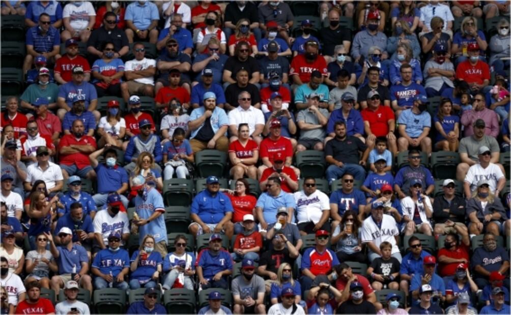 Afición de los Rangers de Texas abarrotan el Globe Life Field