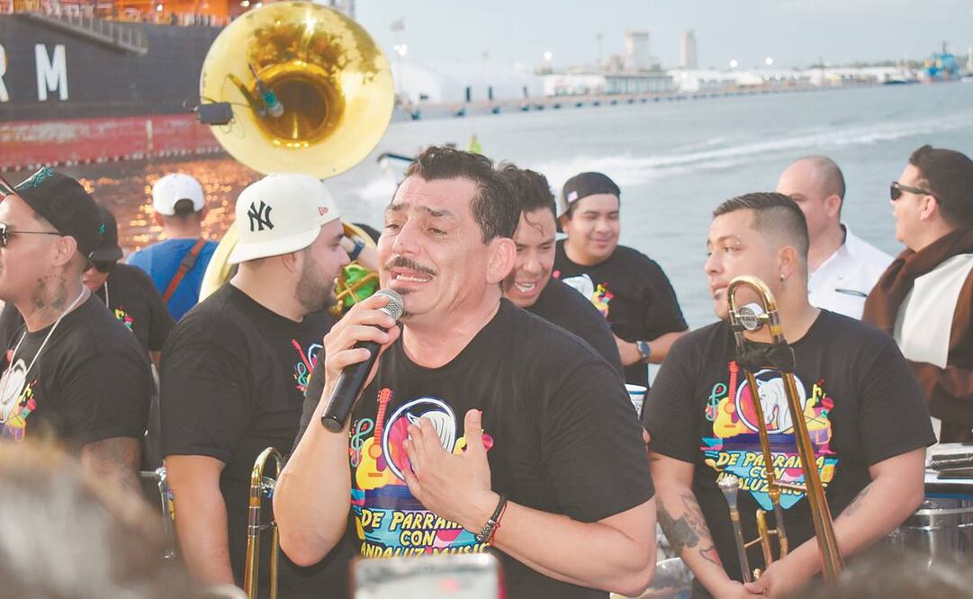 El intéprete cantó ante invitados de diversas nacionalidades. Foto: ARMANDO PEREDA/EL UNIVERSAL
