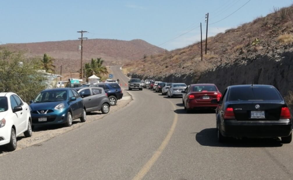 Tras reapertura, visitantes abarrotan y hasta hacen filas para ir a playas en La Paz